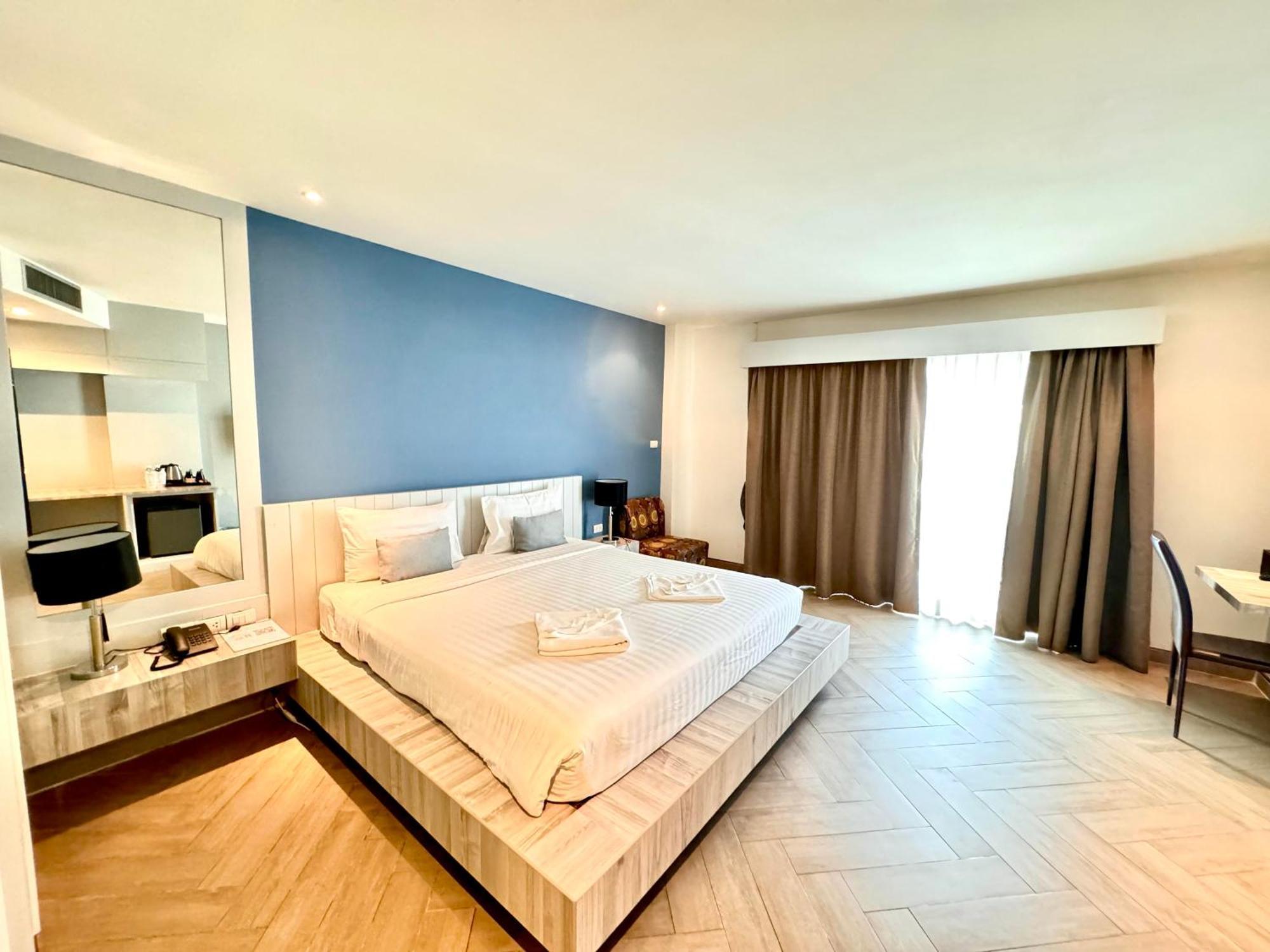 De Coze Hotel Patong Bagian luar foto