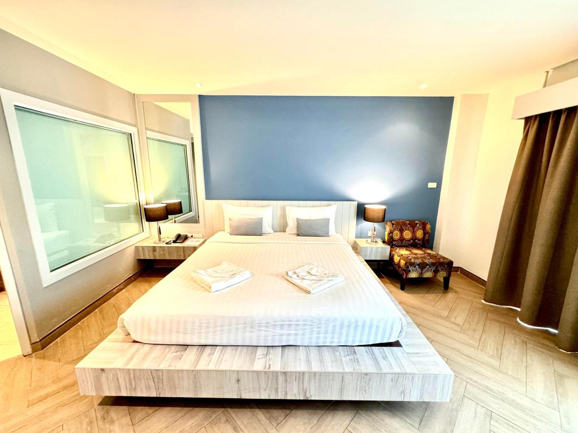 De Coze Hotel Patong Bagian luar foto