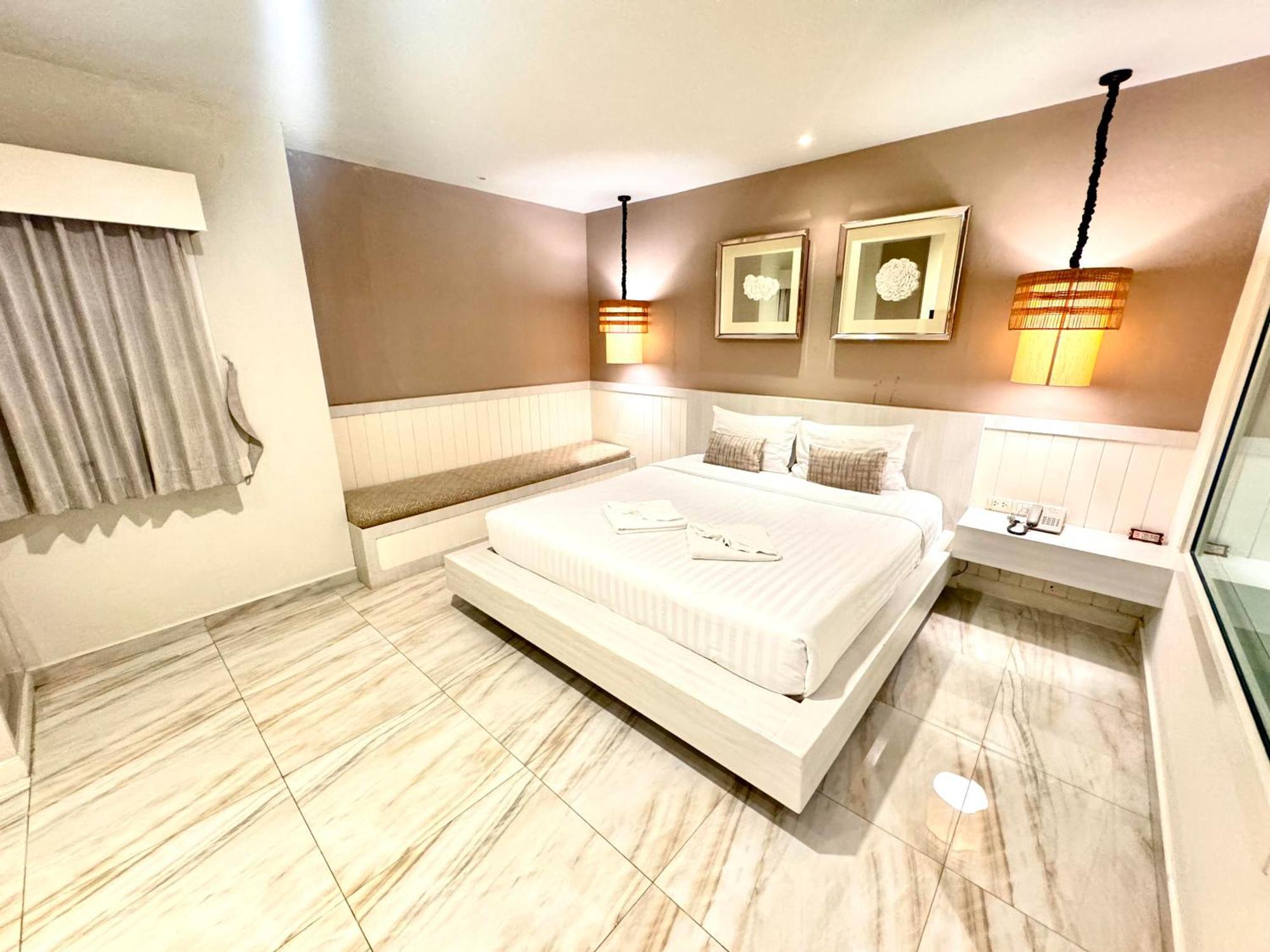 De Coze Hotel Patong Bagian luar foto