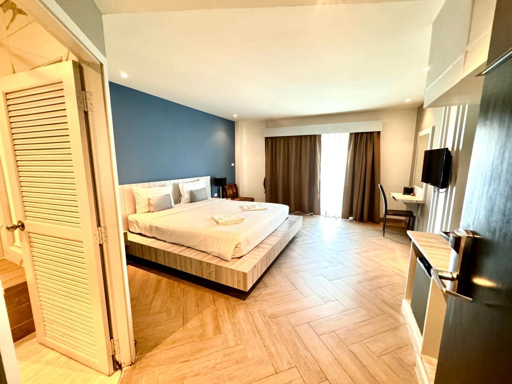De Coze Hotel Patong Bagian luar foto