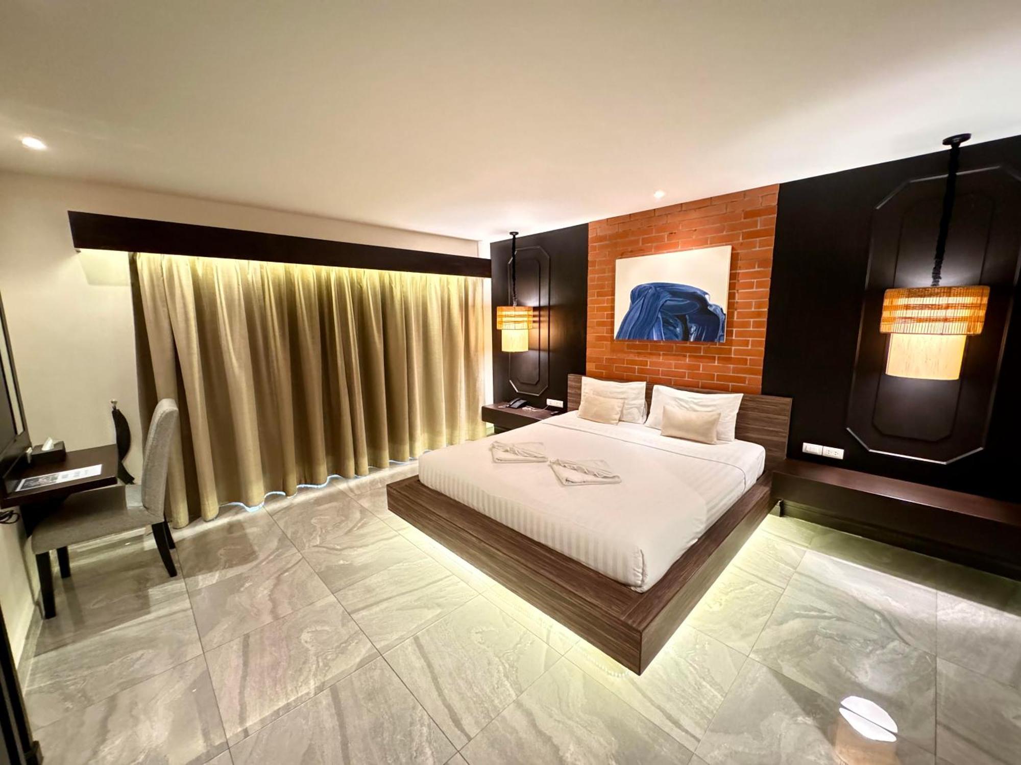 De Coze Hotel Patong Bagian luar foto