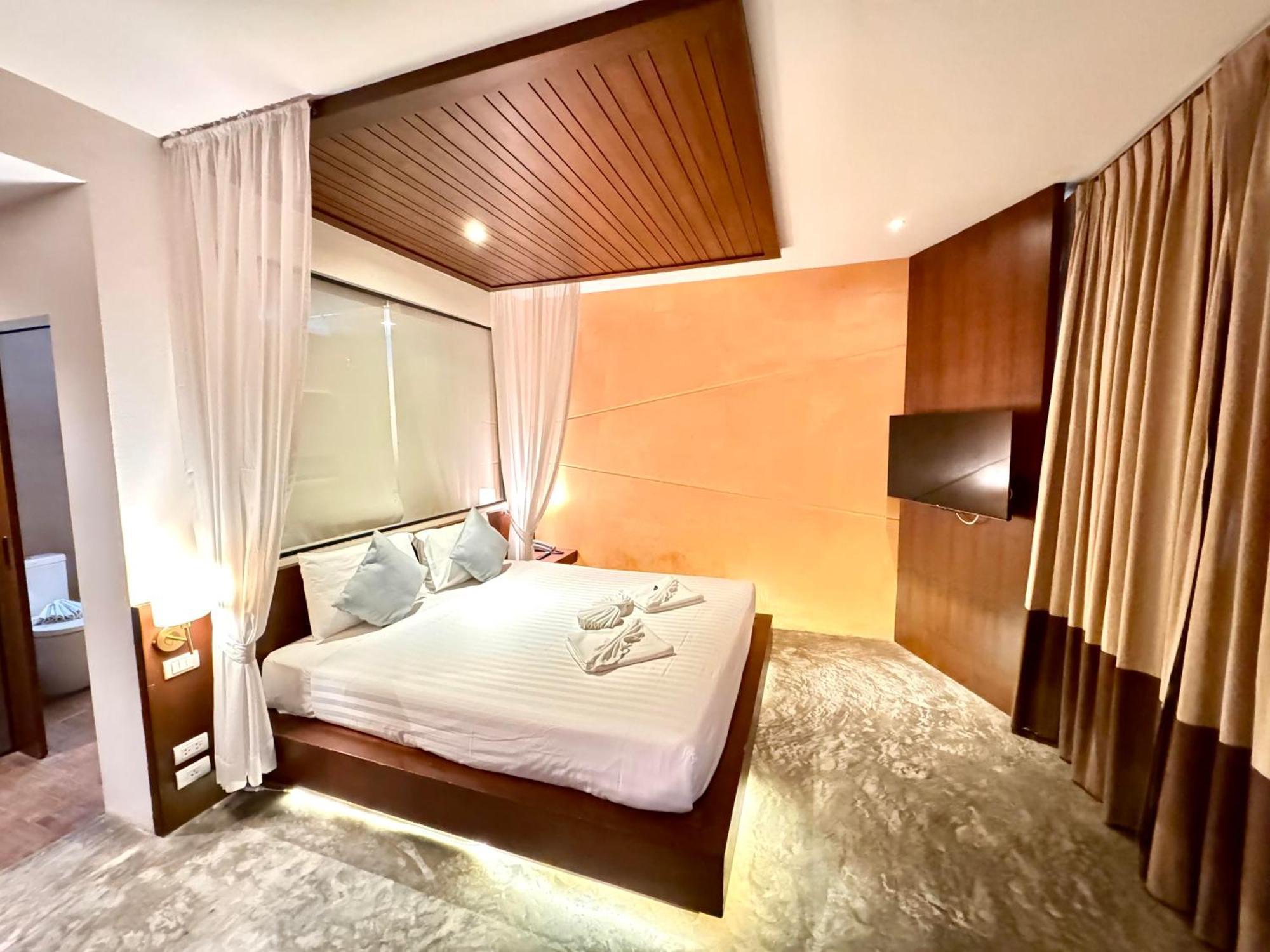 De Coze Hotel Patong Bagian luar foto