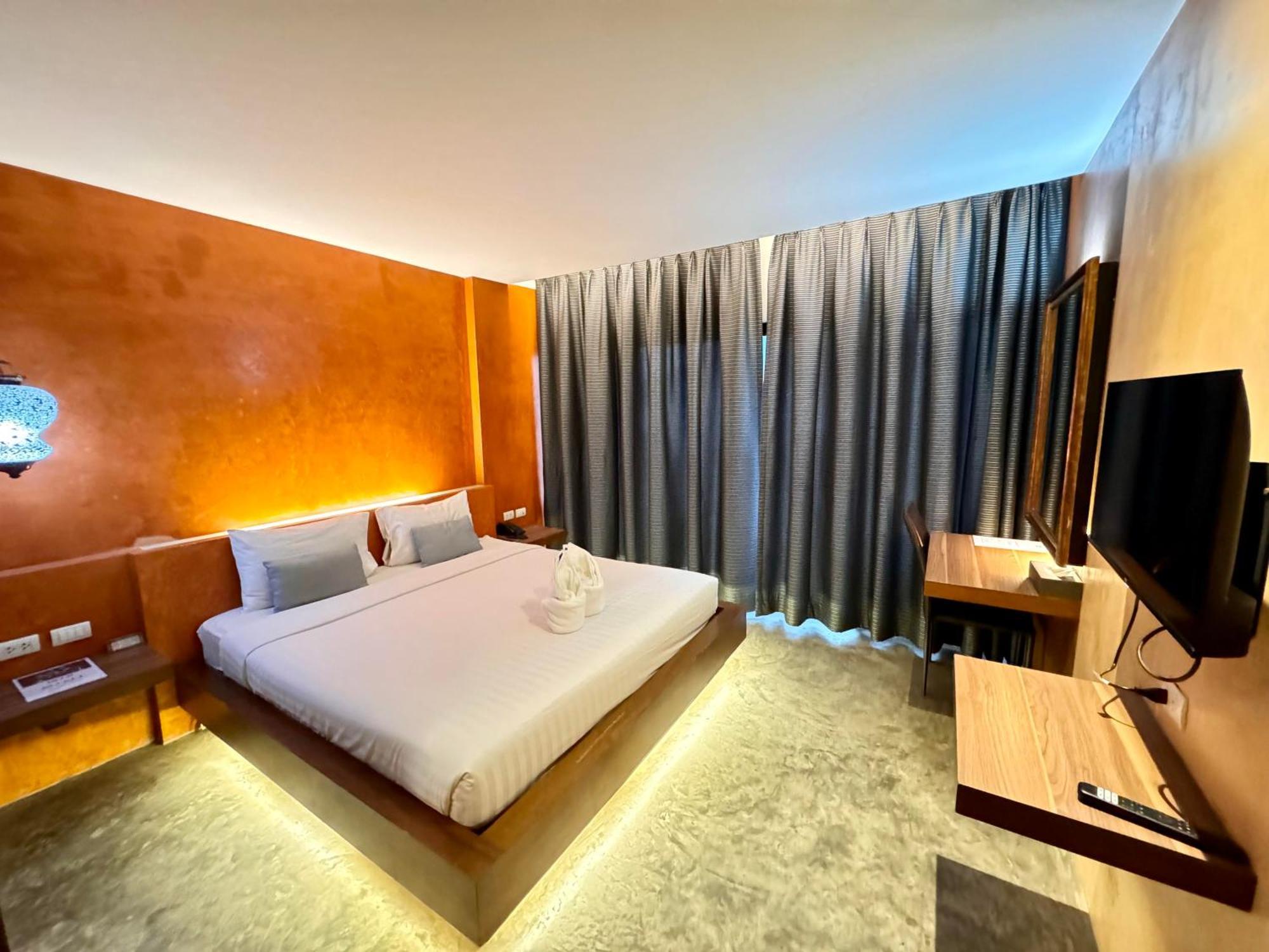 De Coze Hotel Patong Bagian luar foto