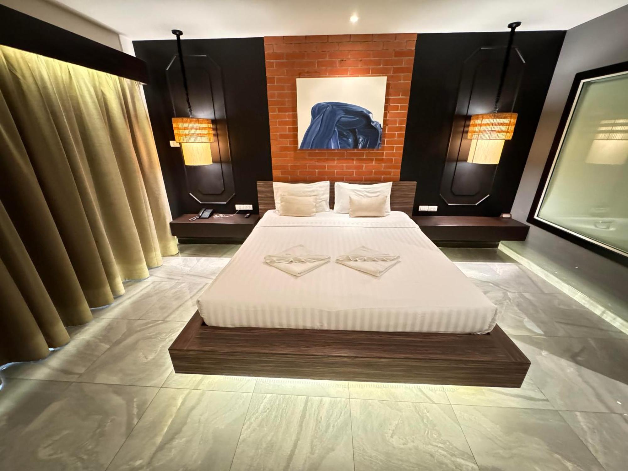 De Coze Hotel Patong Bagian luar foto