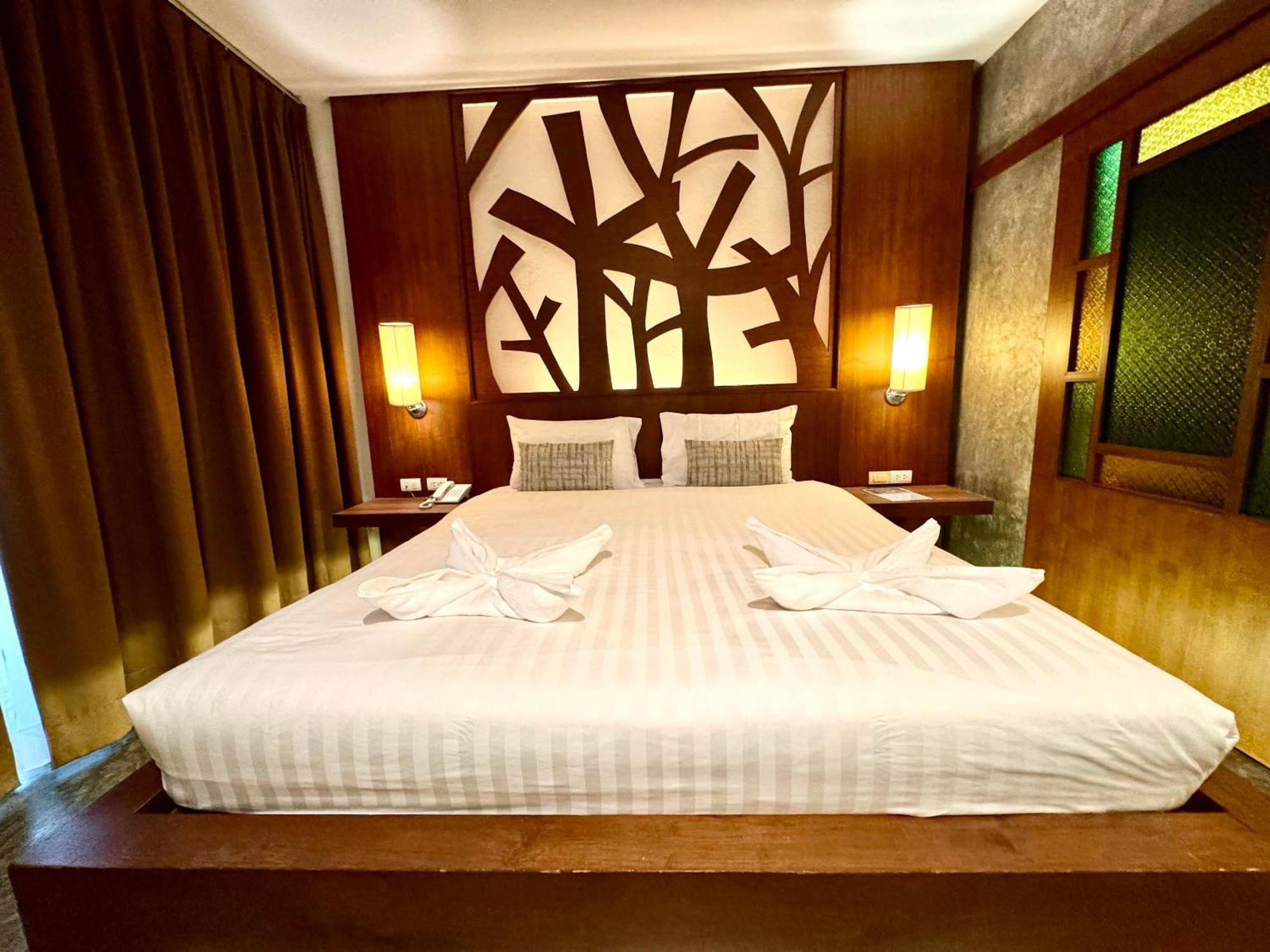 De Coze Hotel Patong Bagian luar foto