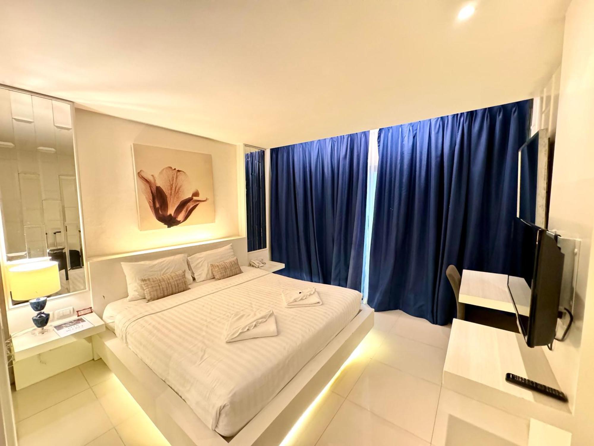 De Coze Hotel Patong Bagian luar foto