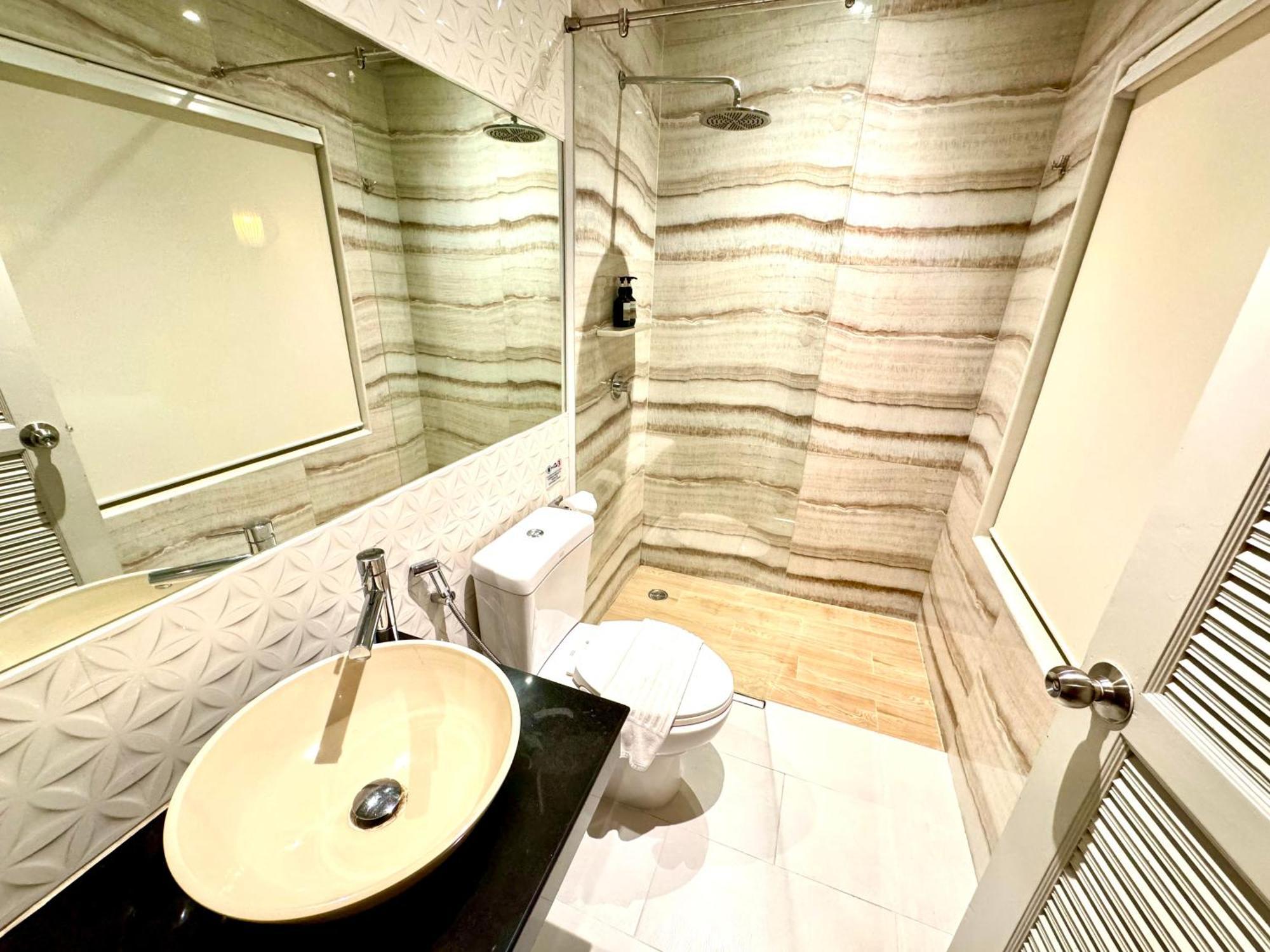 De Coze Hotel Patong Bagian luar foto