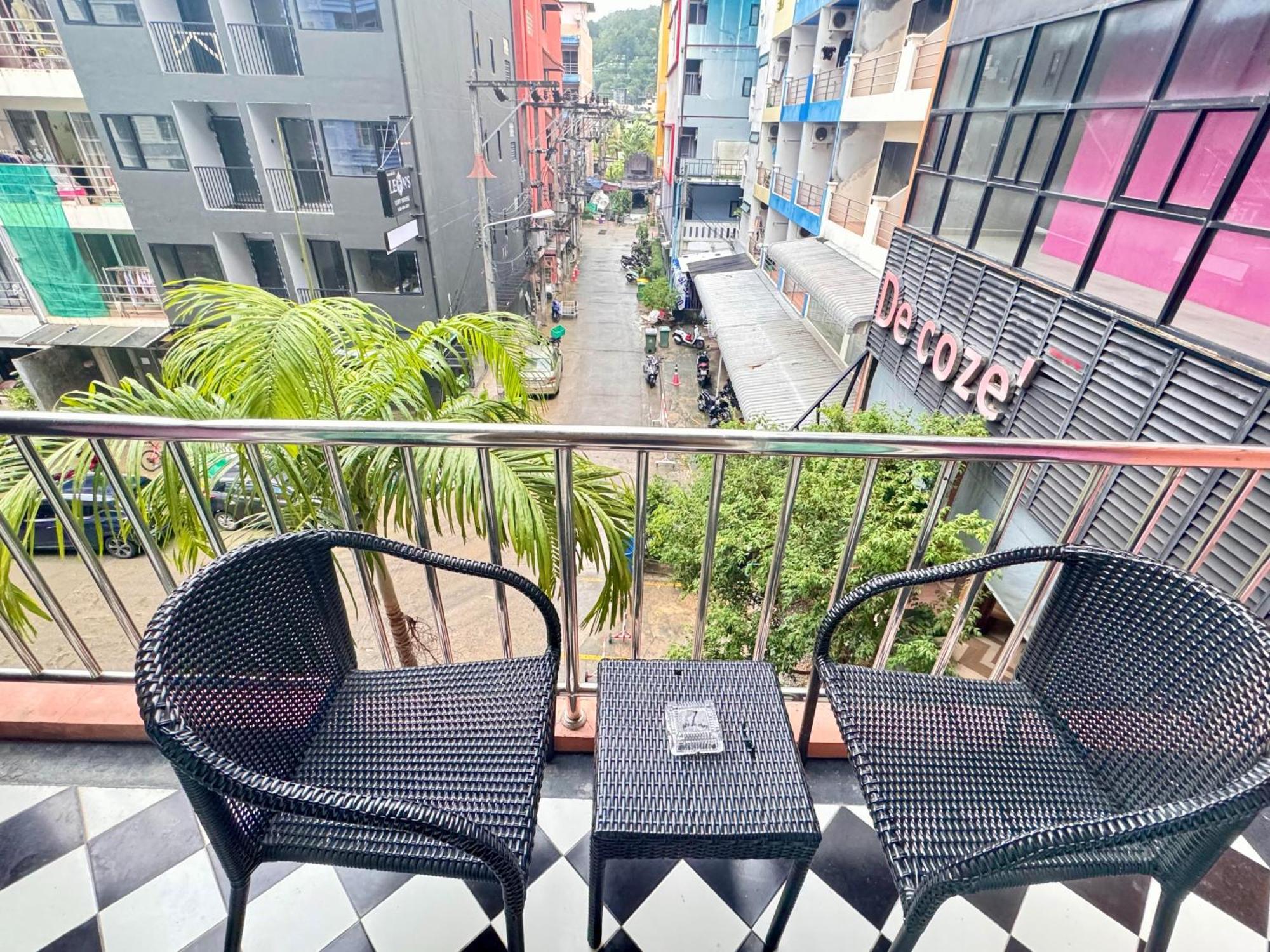 De Coze Hotel Patong Bagian luar foto
