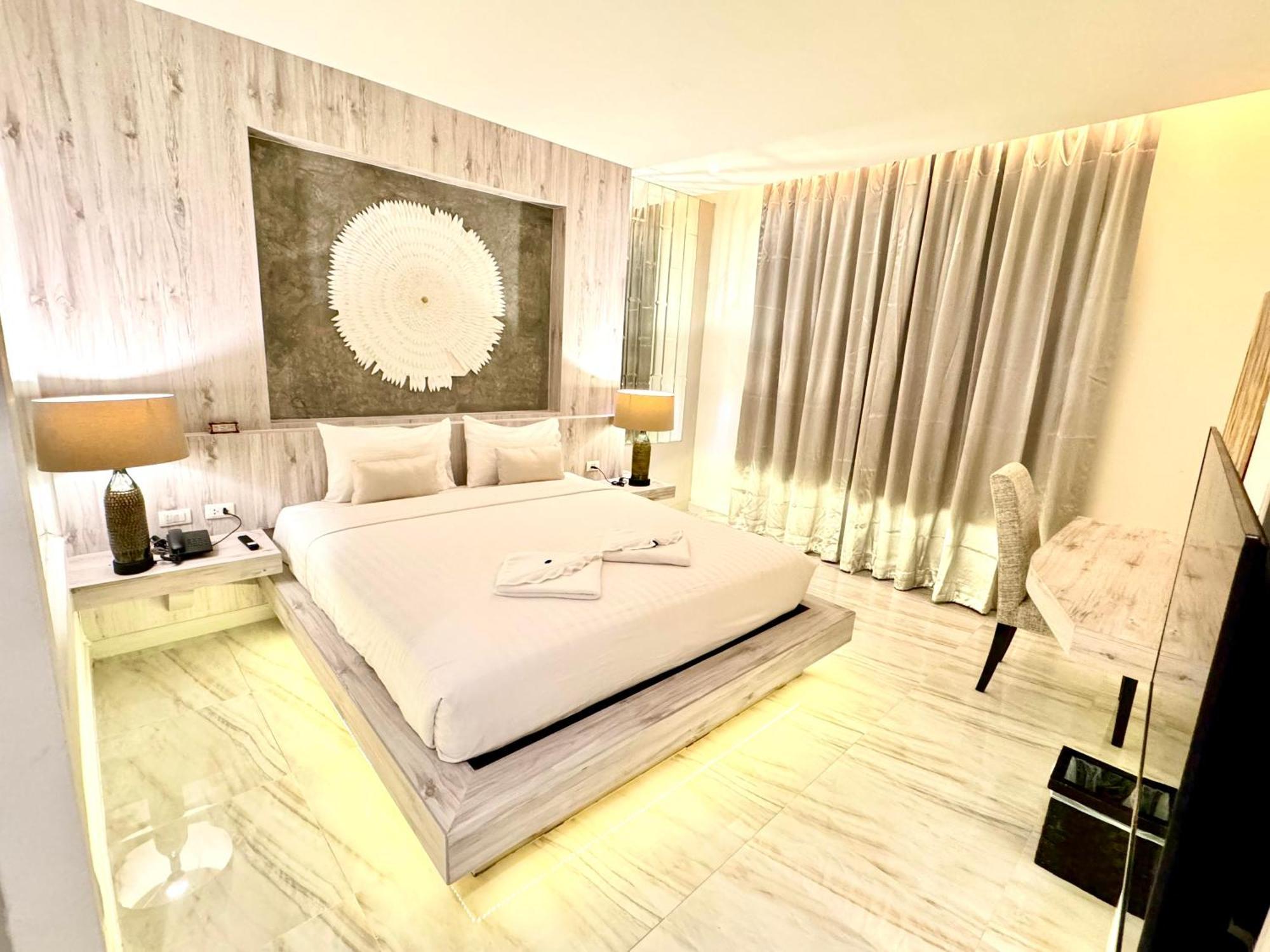 De Coze Hotel Patong Bagian luar foto