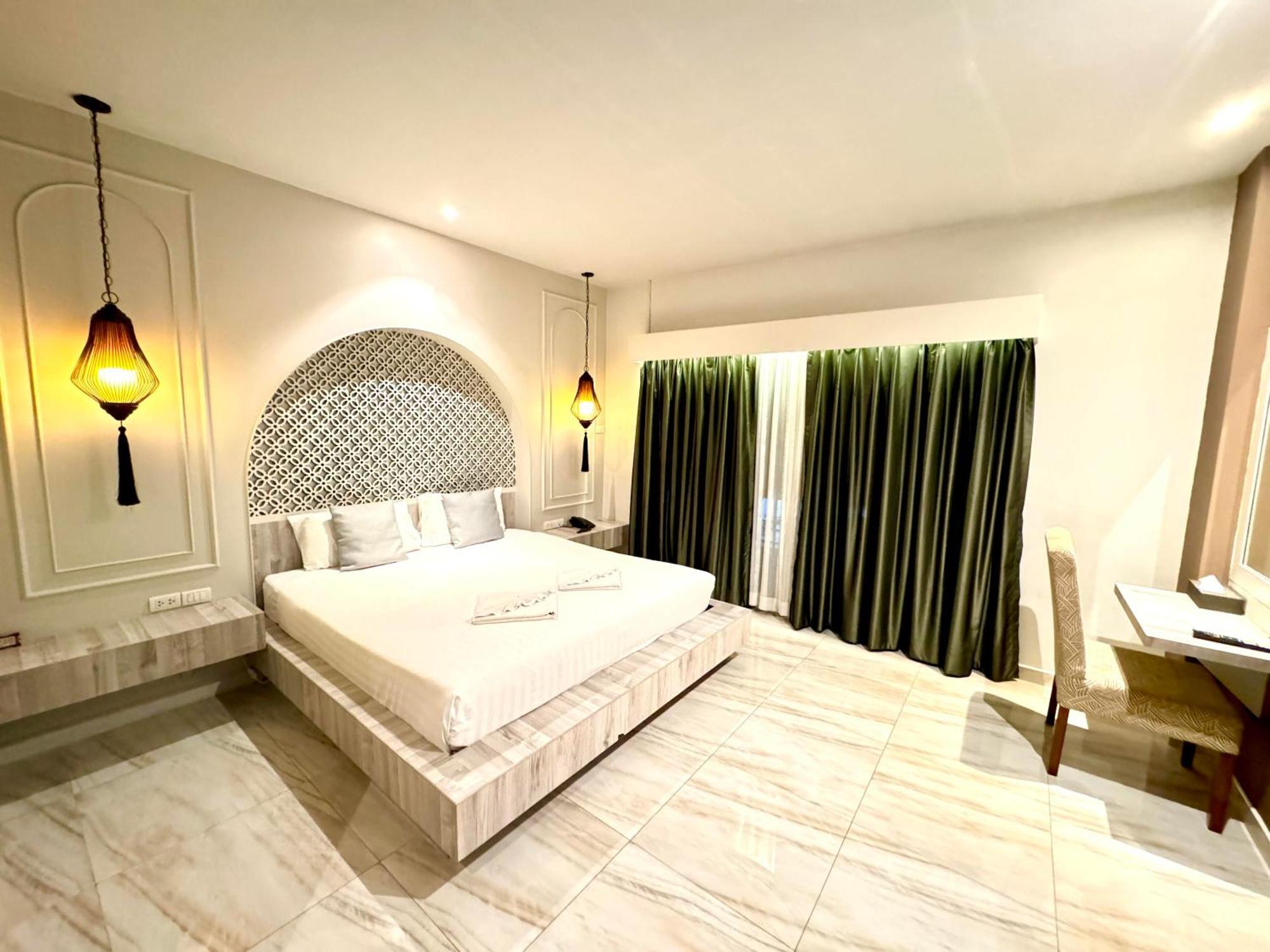 De Coze Hotel Patong Bagian luar foto