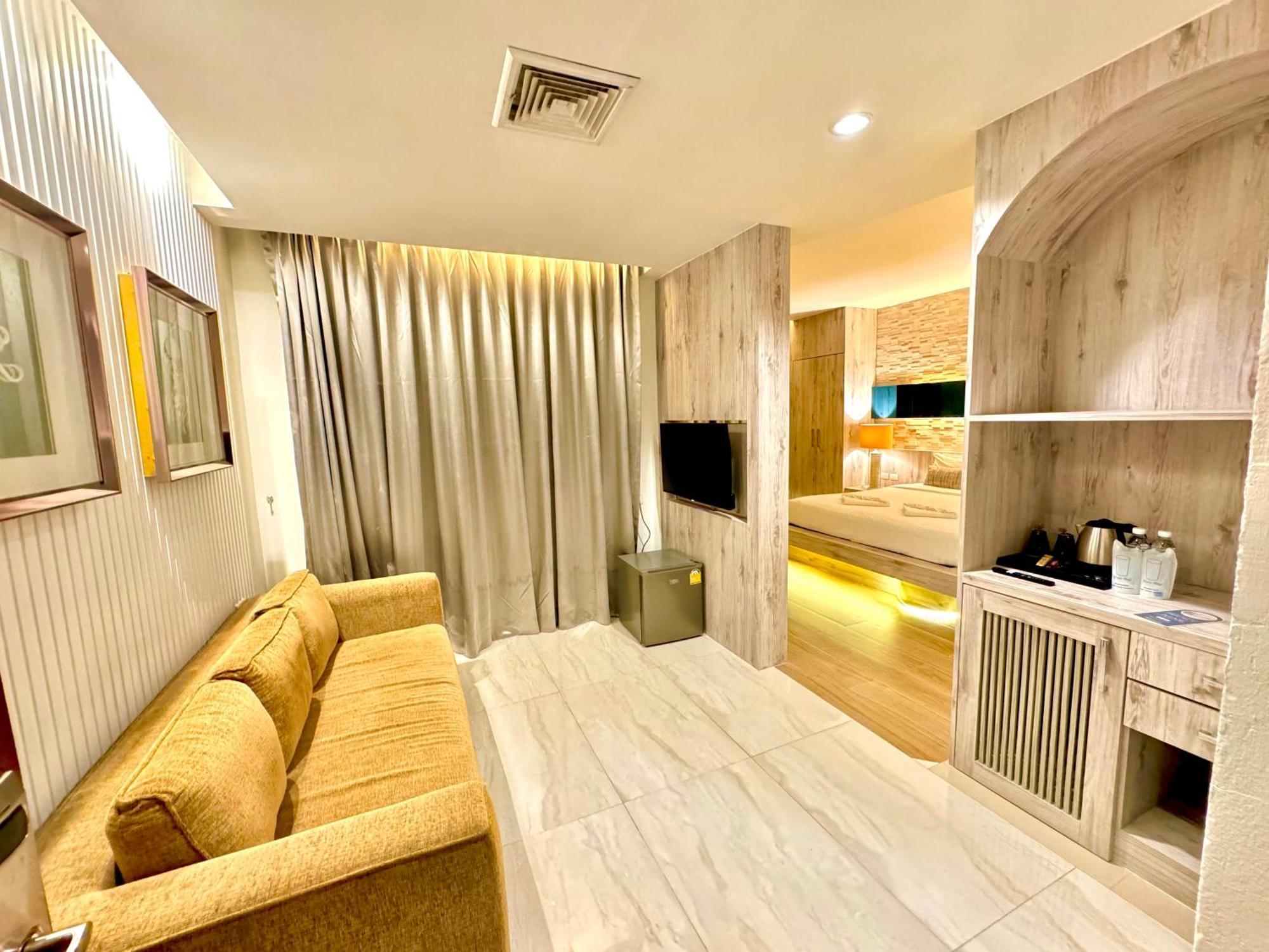 De Coze Hotel Patong Bagian luar foto