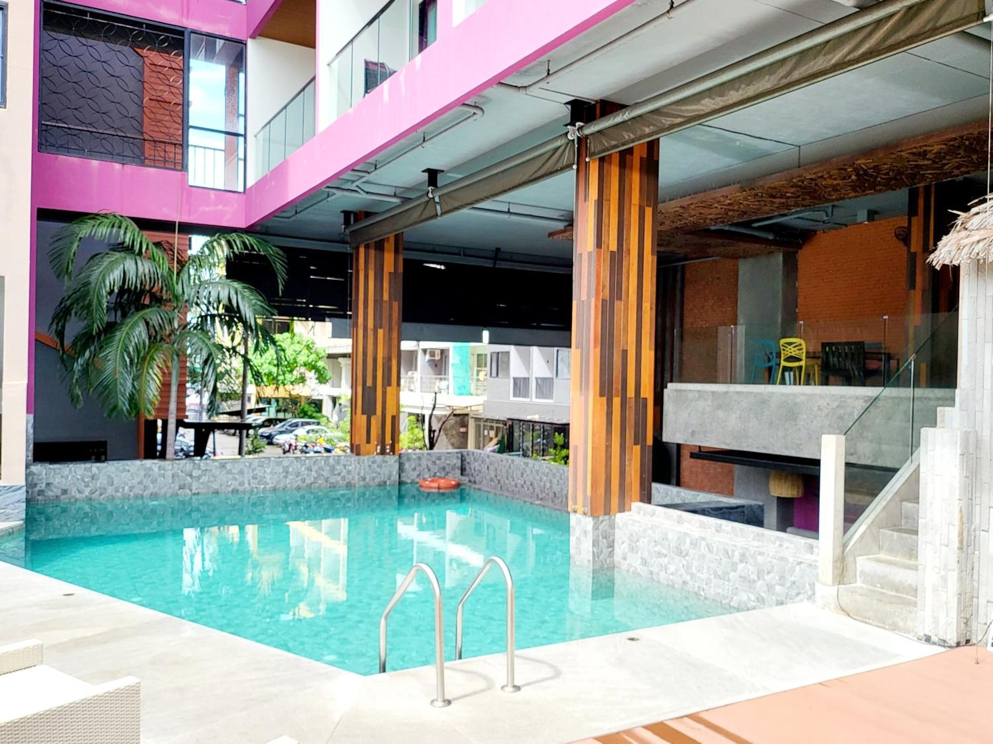 De Coze Hotel Patong Bagian luar foto