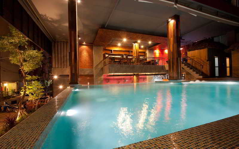 De Coze Hotel Patong Bagian luar foto