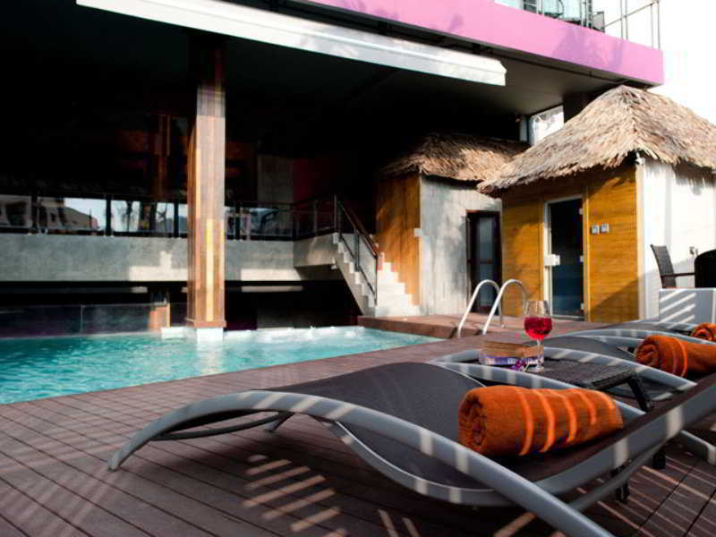 De Coze Hotel Patong Bagian luar foto