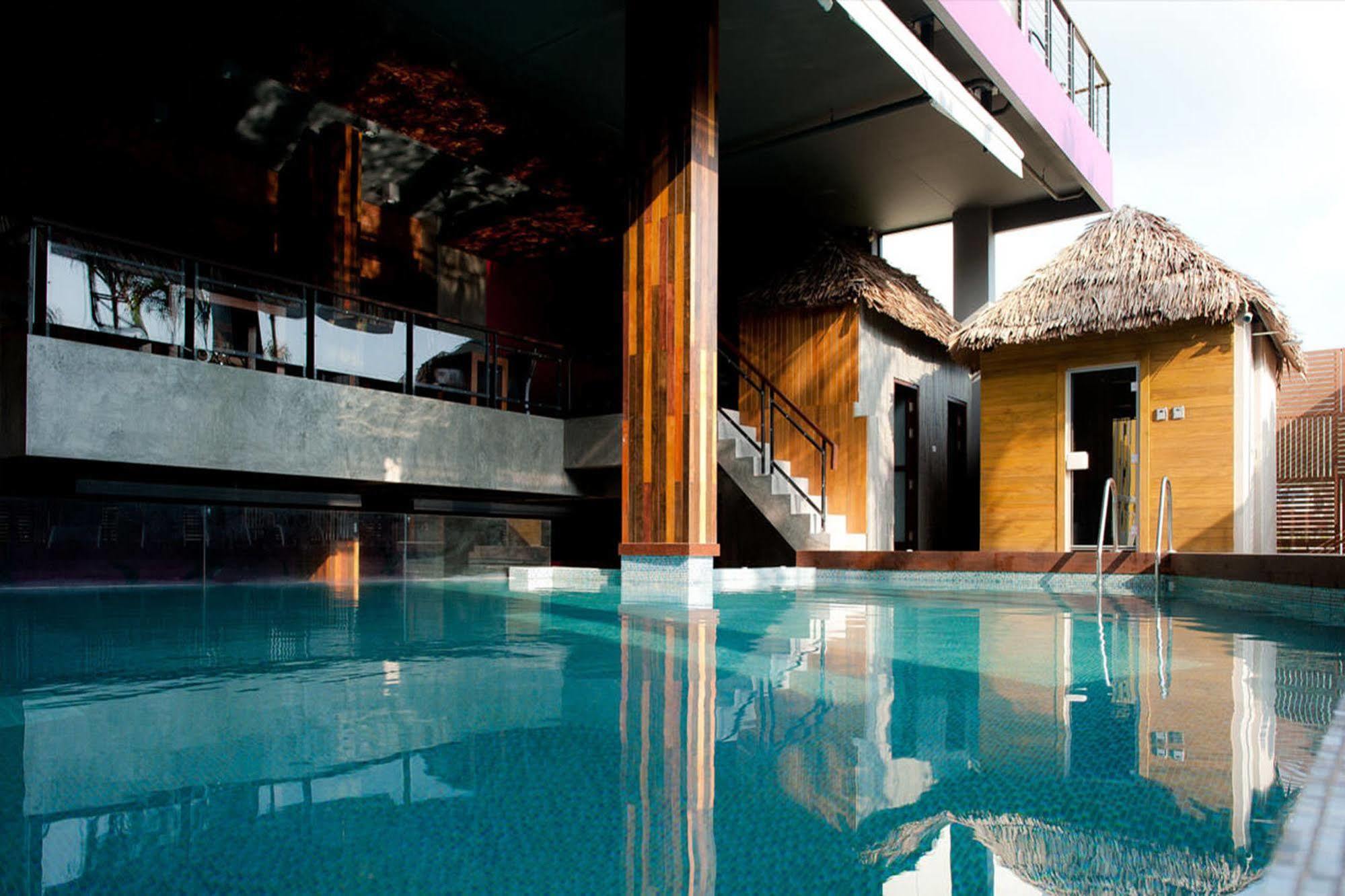 De Coze Hotel Patong Bagian luar foto