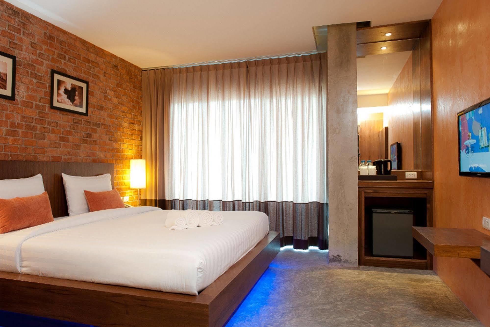 De Coze Hotel Patong Bagian luar foto